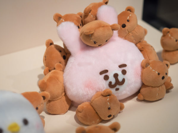 カナヘイの小動物] ピスケとうさぎがテディベア作りのアルバイト