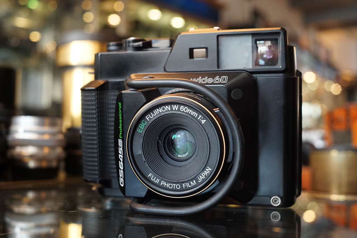 Fuji GS645 S wide 60 rangefinder camera - Fotohandel Delfshaven