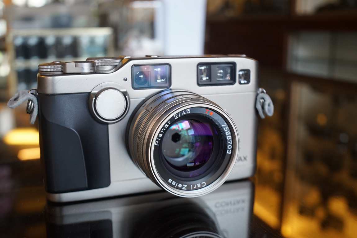 Contax G2 titanium + Carl Zeiss Planar 45mm F/2.8 T* lens