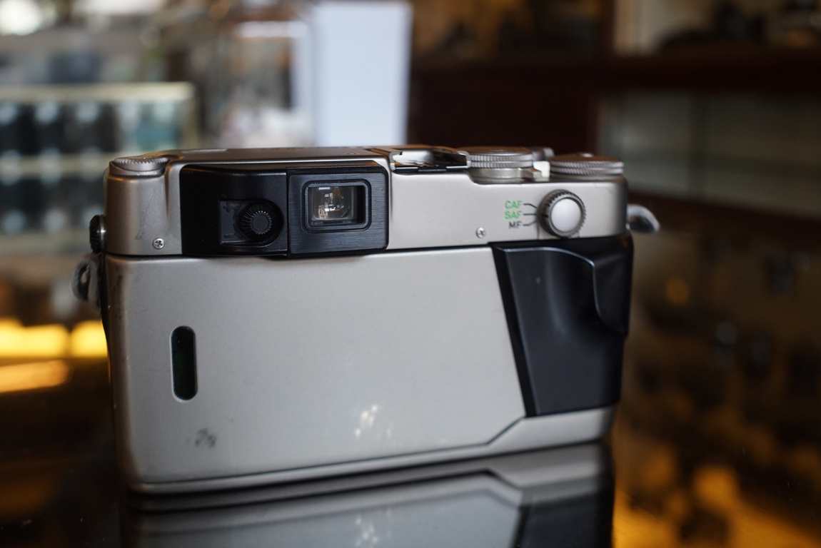 Contax G2 titanium + Carl Zeiss Planar 45mm F/2.8 T* lens