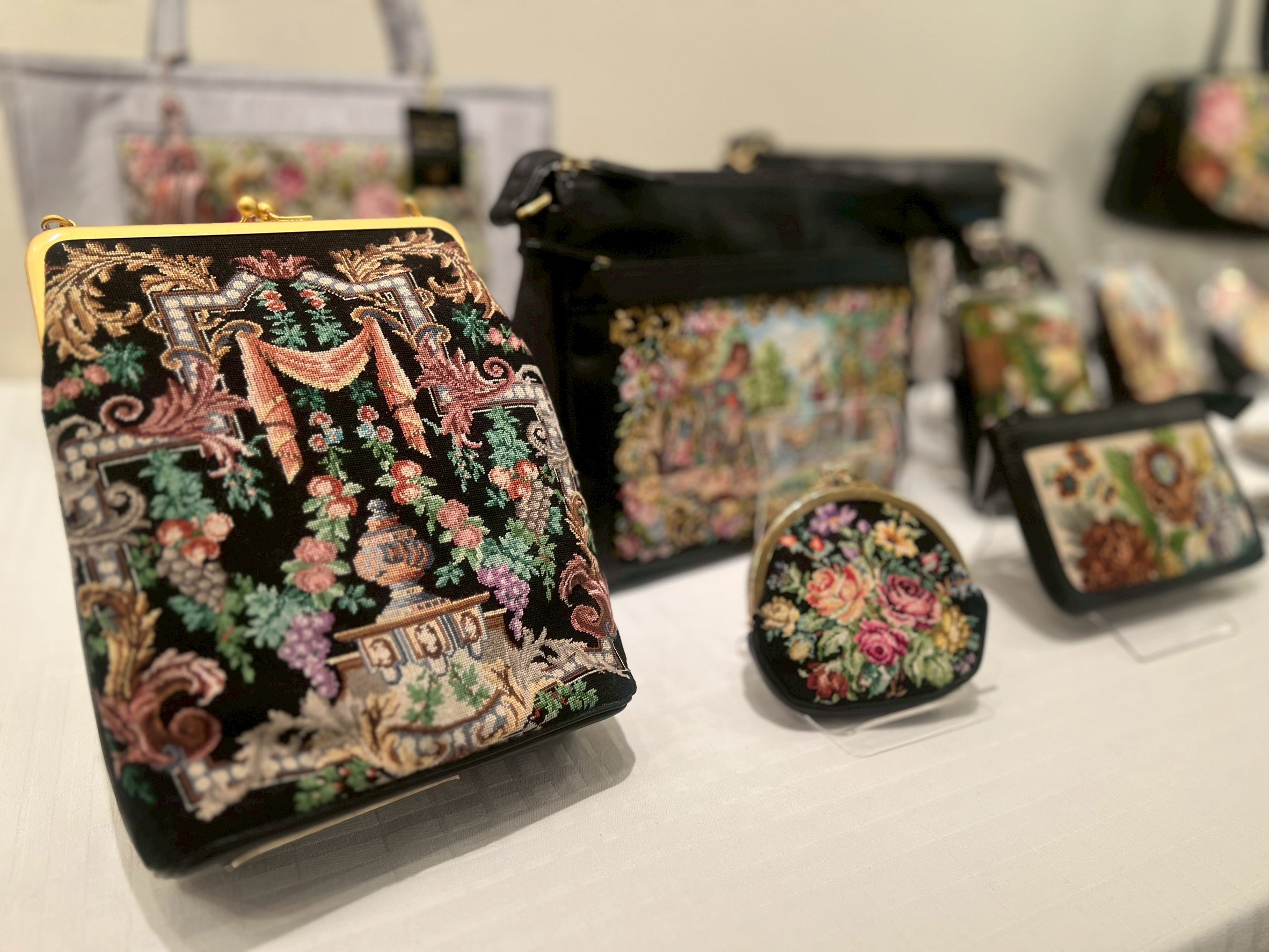 お知らせ】久家道子プチポアン刺繍協会作品展 —