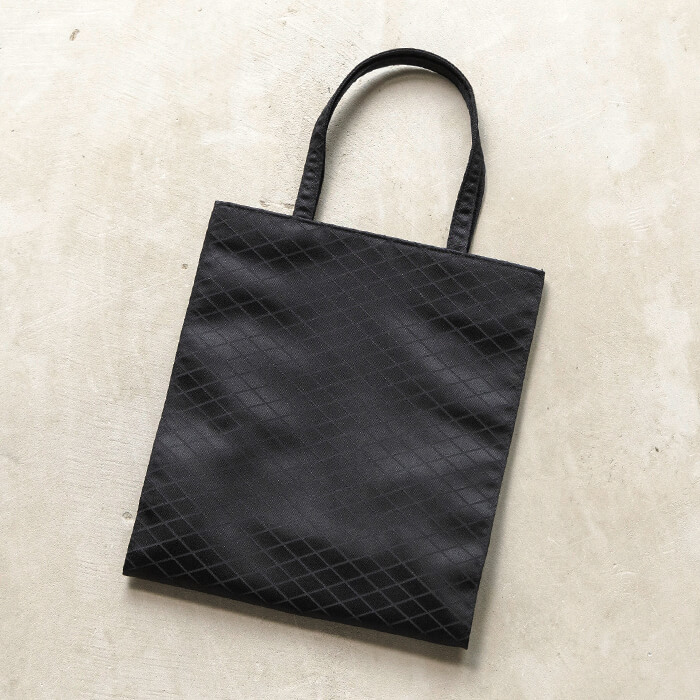 やさしいブーケ刺繍、ガーゼハンカチ ・ブラック｜東京ソワール