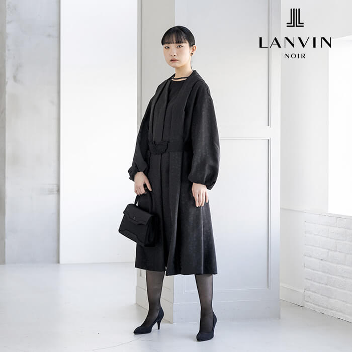 フラワーと光を表現したジャカードのコート 9号・ブラック｜東京