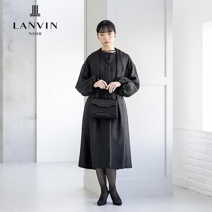 フラワーと光を表現したジャカードのコート 9号・ブラック｜東京