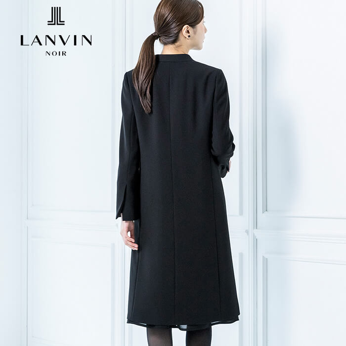 サテンアクセントを加えたロングジャケット 11号・ブラック｜東京