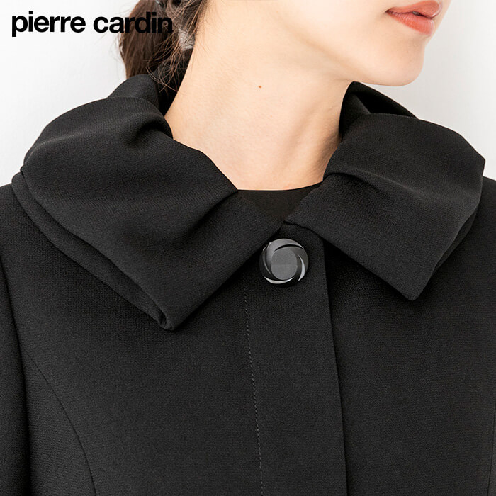 ボリューム感のある襟がポイントのコート 9号・ブラック｜東京