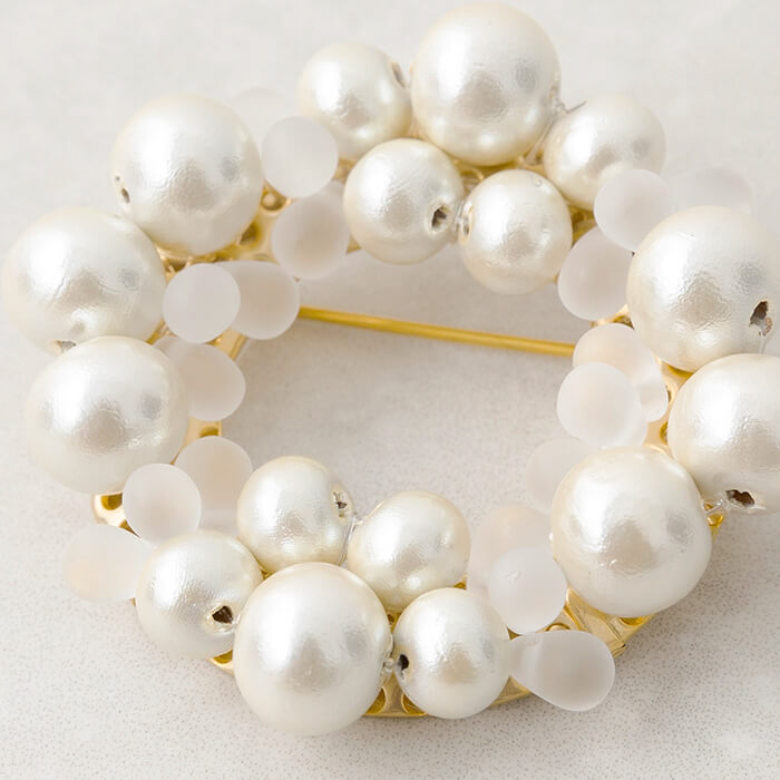 桜ウッドパールのサークルブローチ ・ホワイト｜東京ソワール