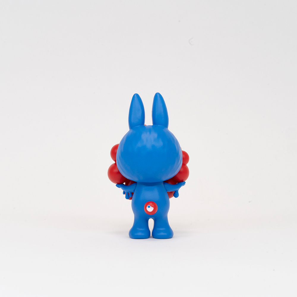 ラブブ×ミャクミャクのコラボフィギュアが登場。万博会場で抽選販売