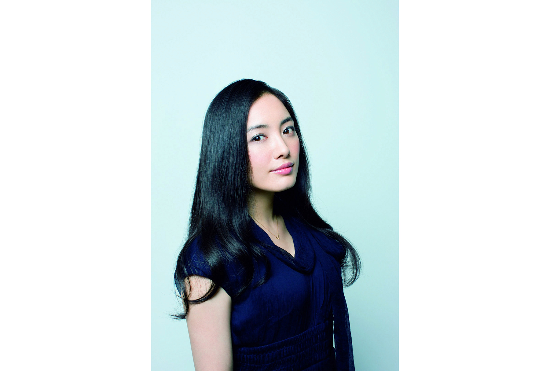 見慣れた風景に衝撃を与える、今井智己の写真集発売記念展『光と重力