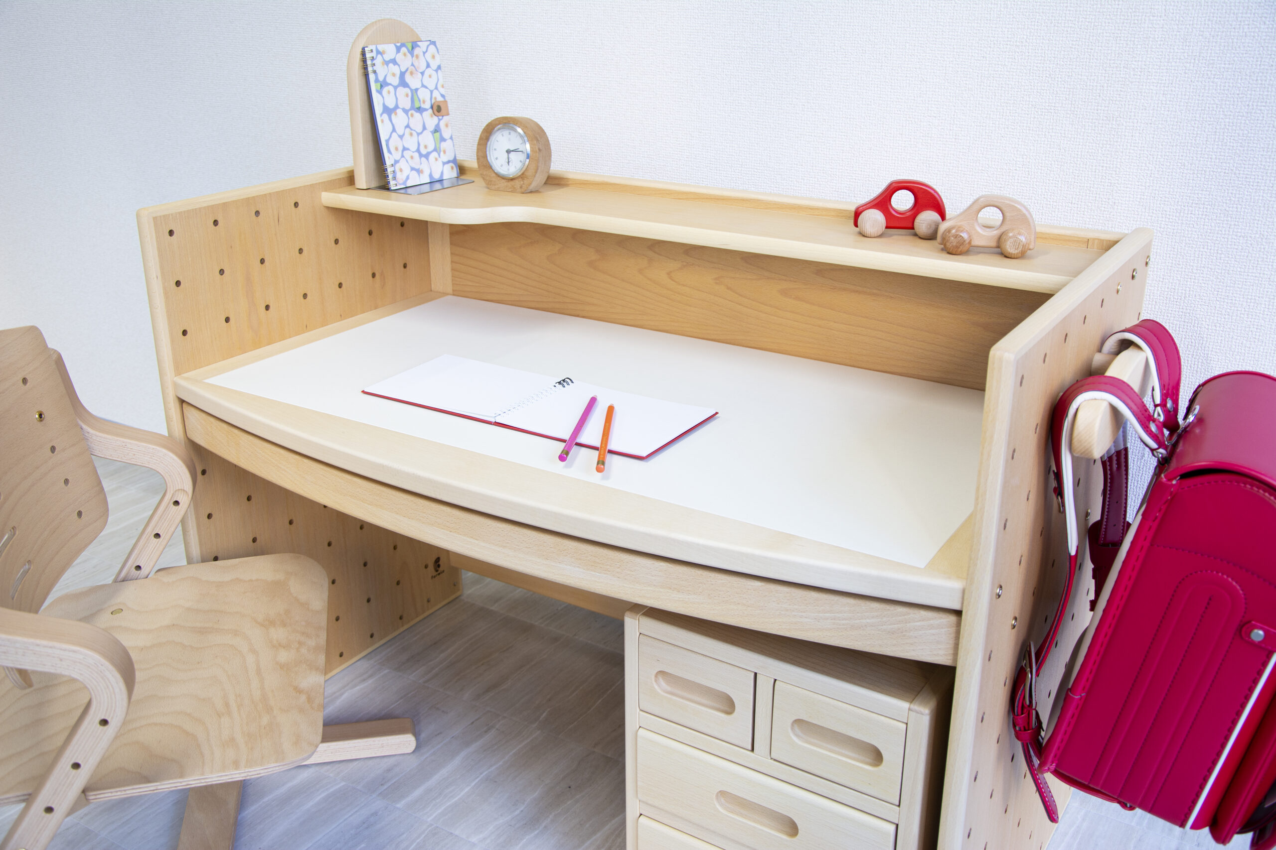 デスクの新色カラー“ホワイト”登場！ - formio フォルミオ