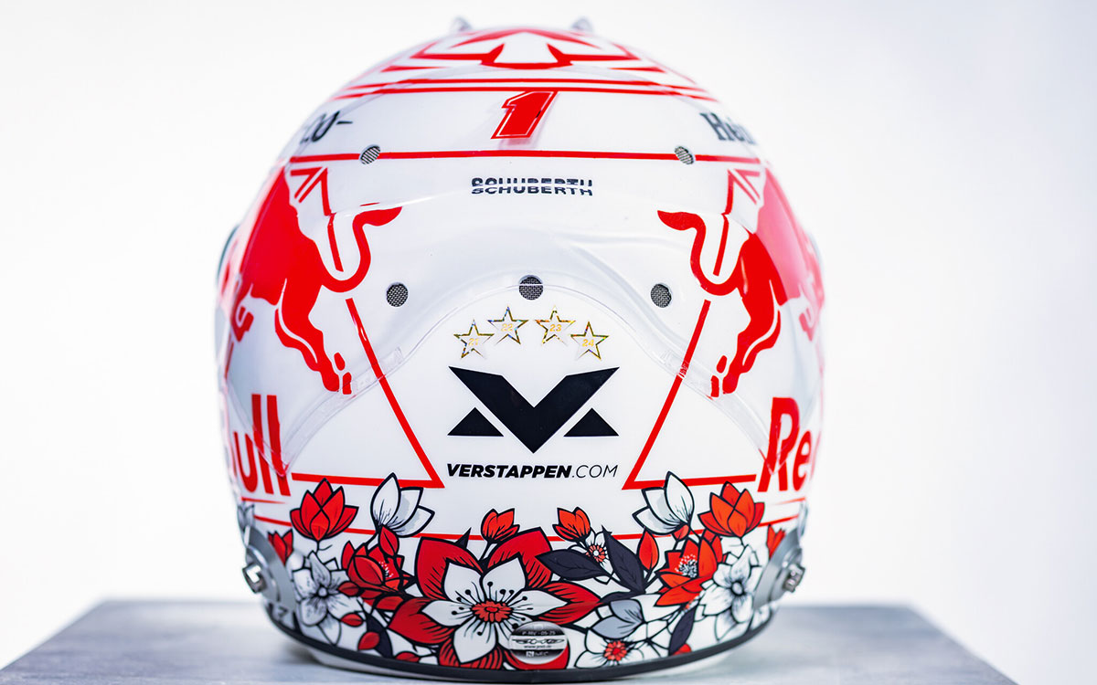 フェルスタッペン、F1日本GPに向けて特別ヘルメットを公開─敬意と和の