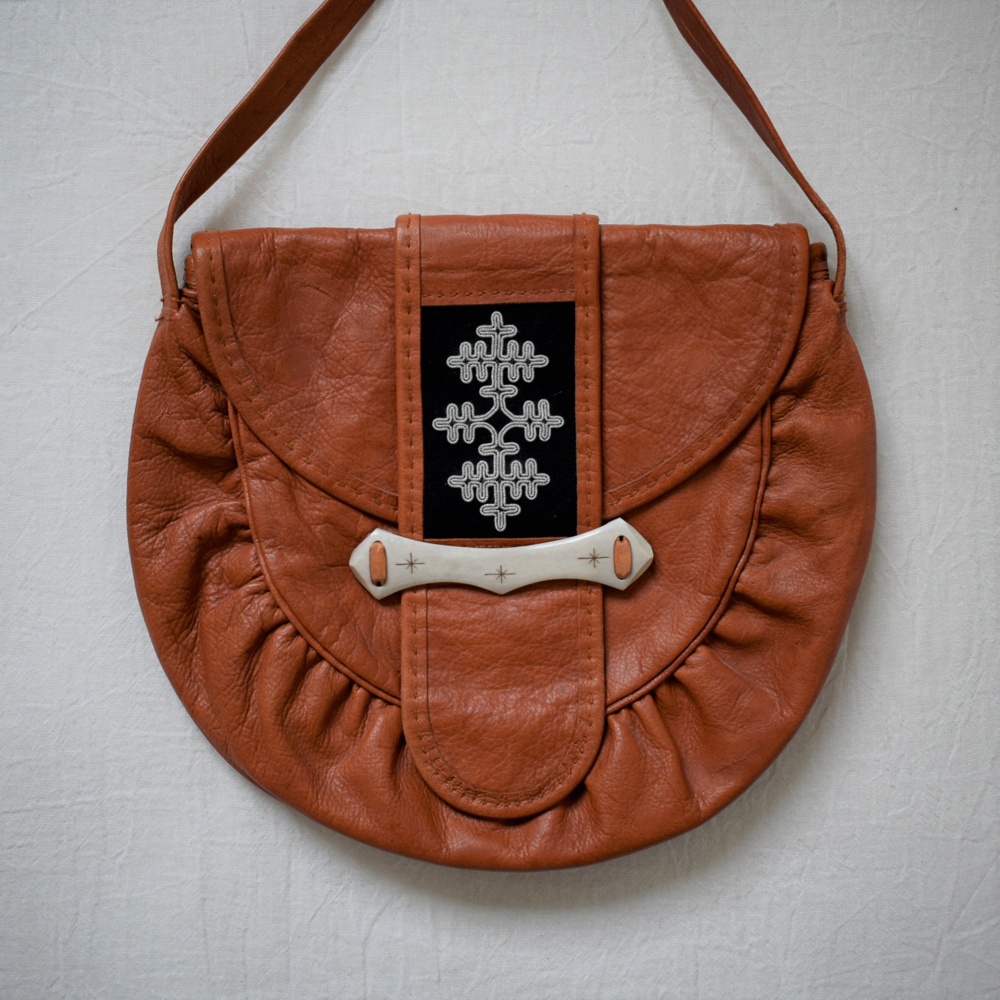 サーミ族の伝統工芸品 / ポシェット・バッグ / ピューター刺繍 No.3