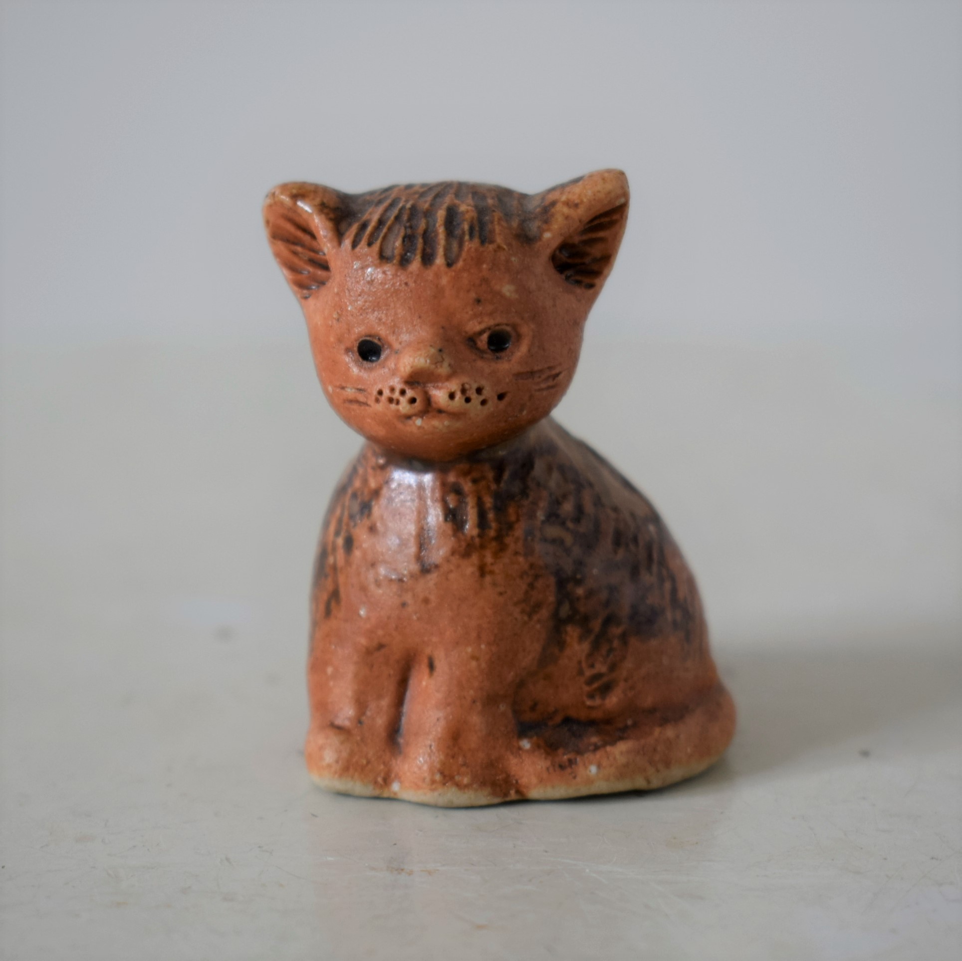 猫・ネコの置き物 / 艶・釉薬あり / Rutebo・ルーテボ | florantik