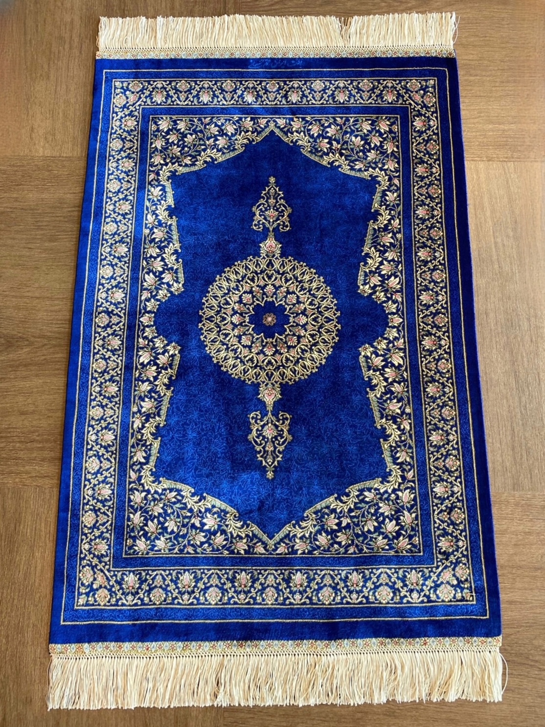 ペルシャ絨毯【シルク】クム 86x58cm *3399MZ | ペルシャ絨毯専門店