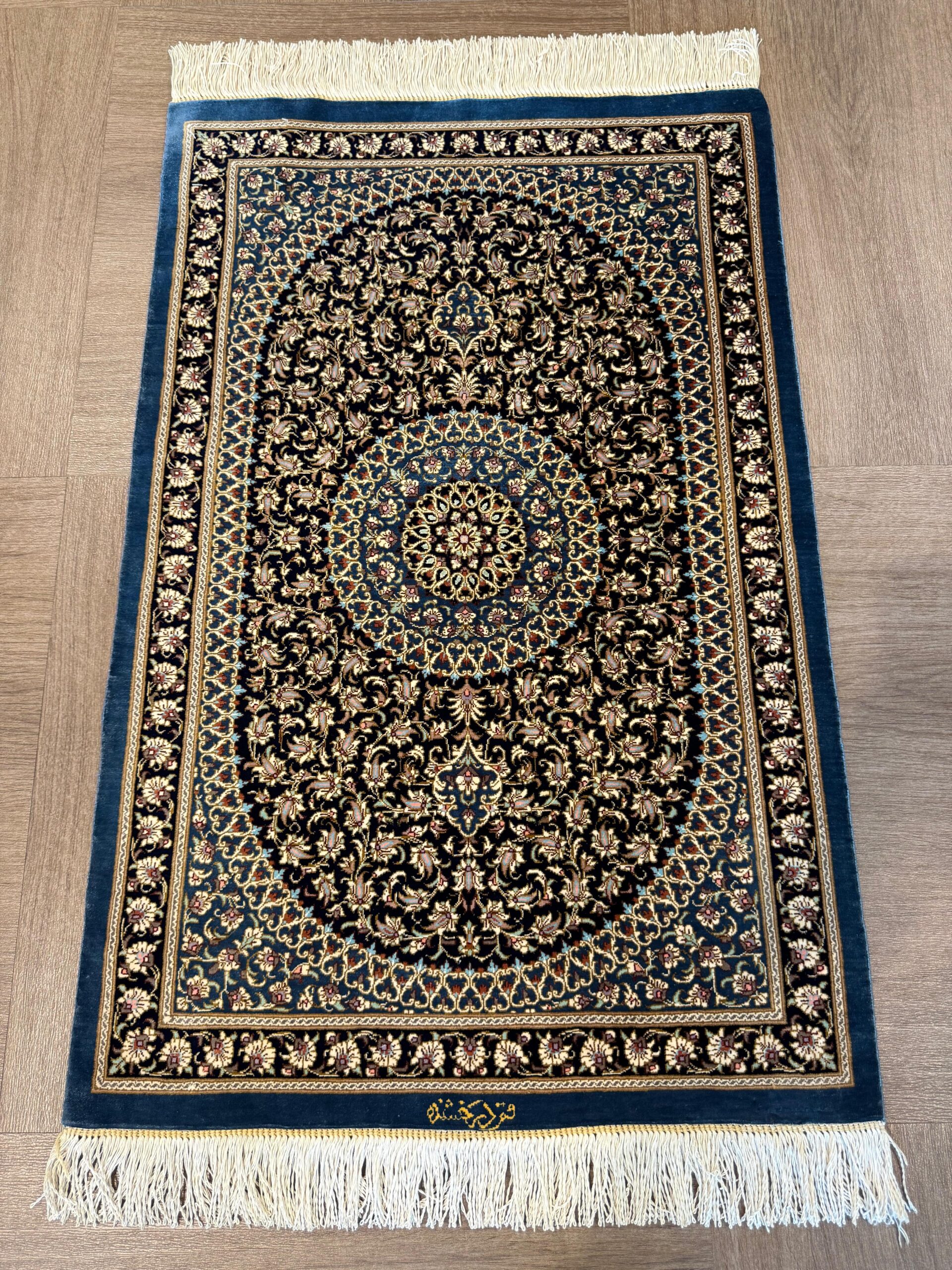 ペルシャ絨毯【シルク】クム 88x57cm *9067CZ | ペルシャ絨毯専門店