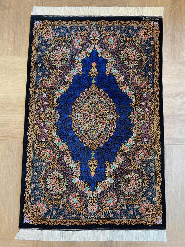 ペルシャ絨毯【シルク】クム 122x80cm *3192CZ | ペルシャ絨毯専門店