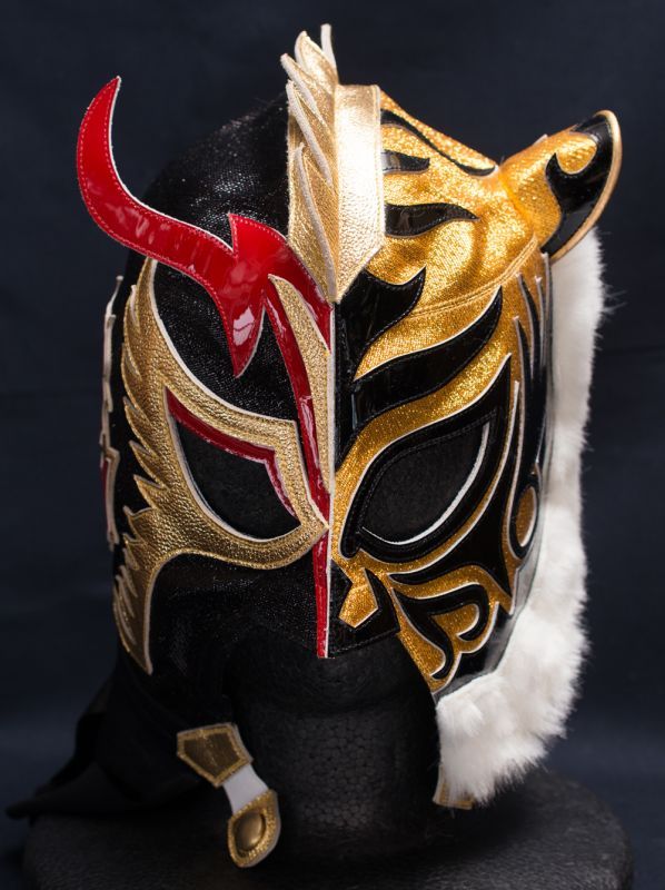 ウルティモ・ドラゴン&ザ・グレート・サスケハーフマスクサイン入り