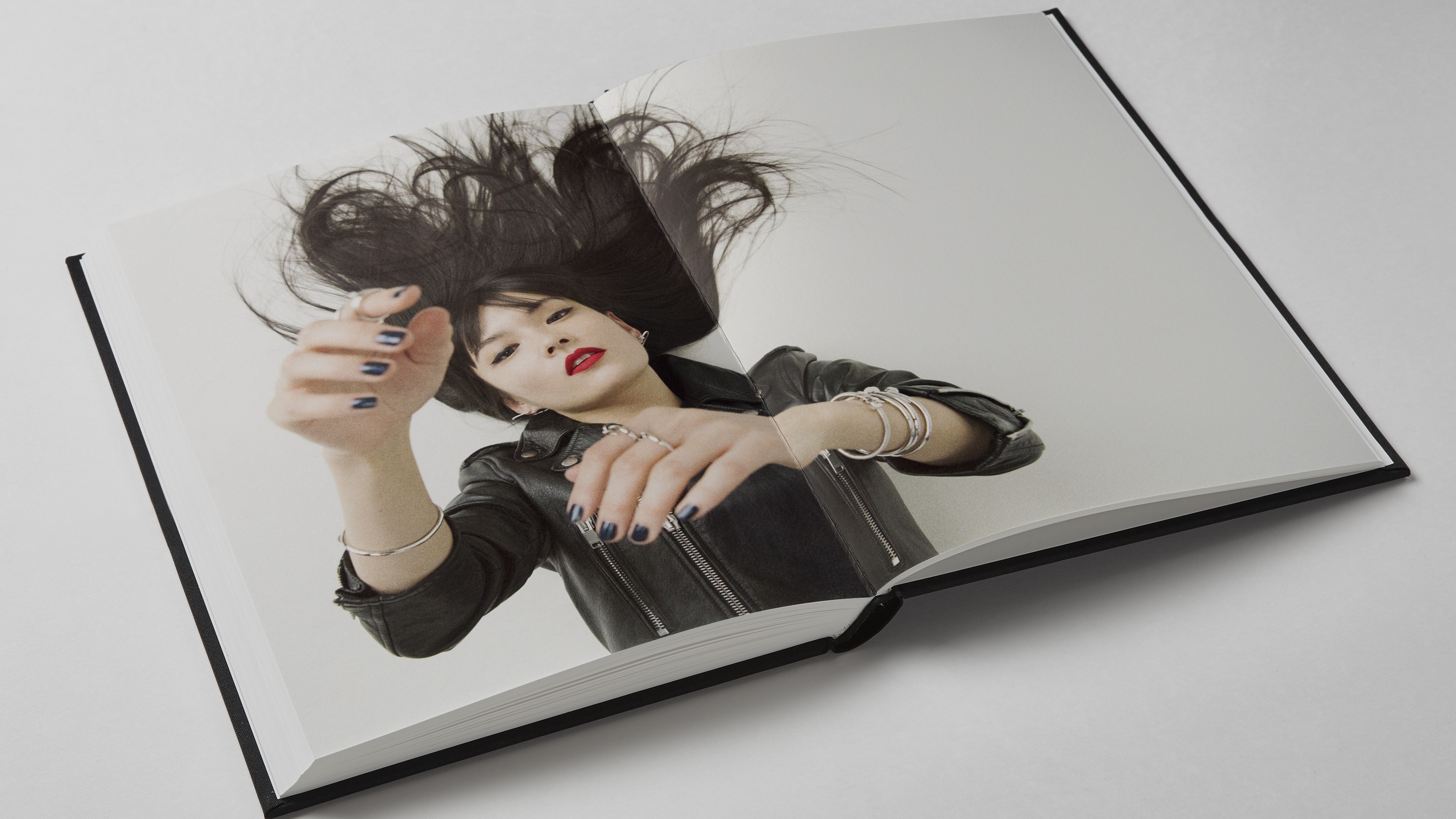 ライアン・マッギンレーが責任編集したカルティエのためのアートブック