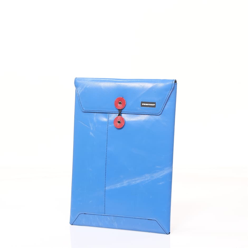 トラックの幌を利用したお洒落なPCケース。フライターグ ｢新作ラップ