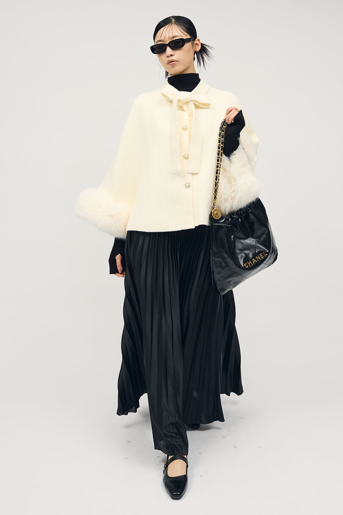 予約/SET]ファーカフスリボンポンチョコート+シャイニープリーツサテン