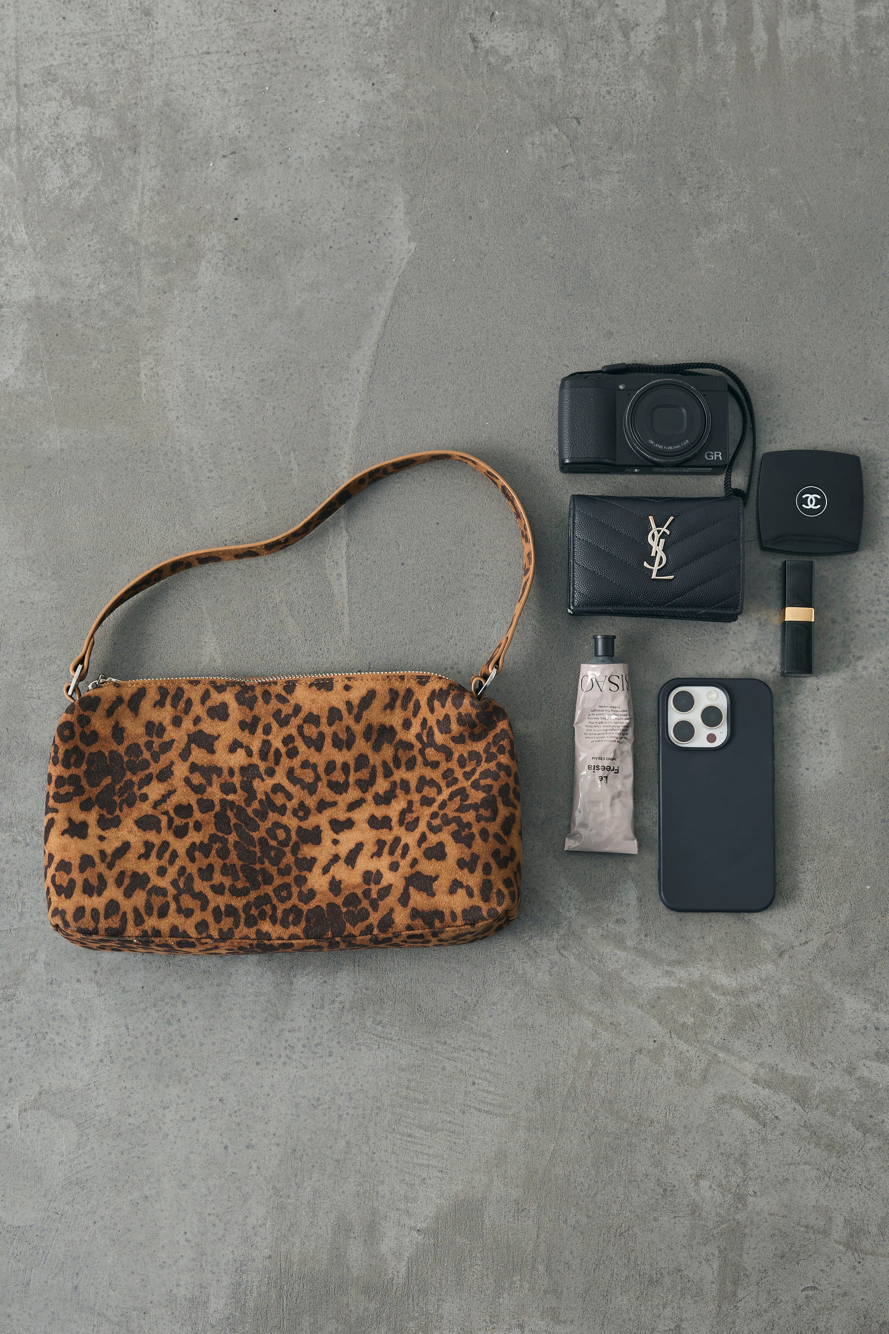 予約]レオパードショルダーバック – Frene