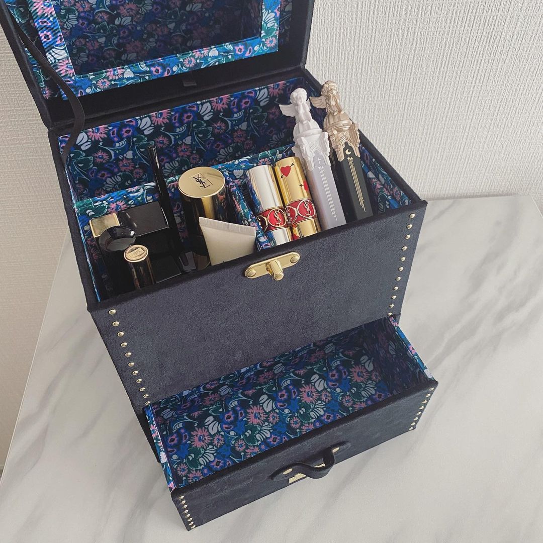 ANNA SUI特有の花柄がプリントされた高級感漂うジュエリーボックス