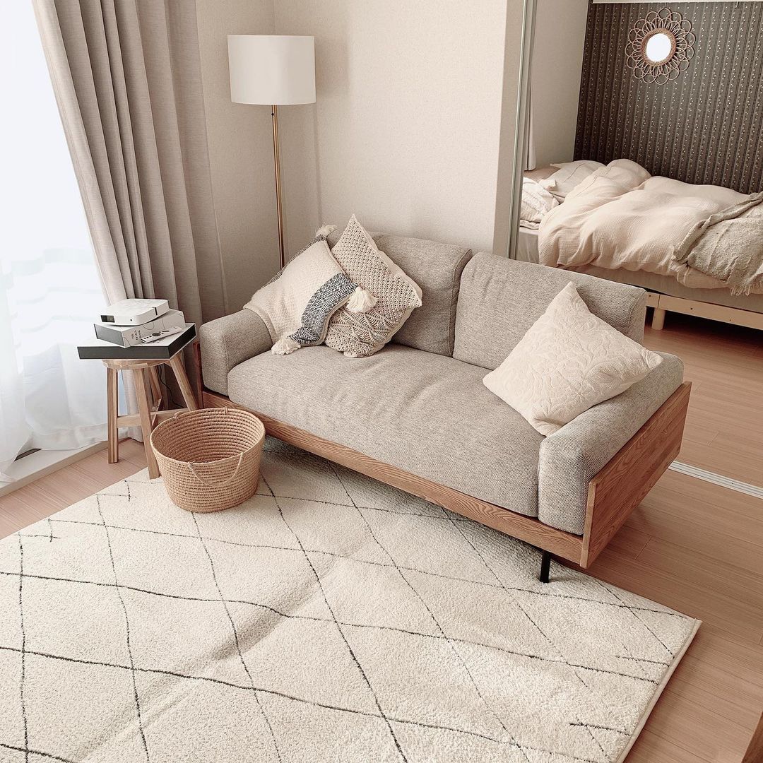 もちもちの感触で長時間座っていても疲れにくい低反発ラグ