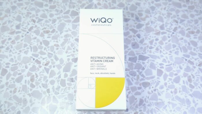 WiQoのレチノイド＆高濃度ビタミンC美容クリームで美肌美白のW効果