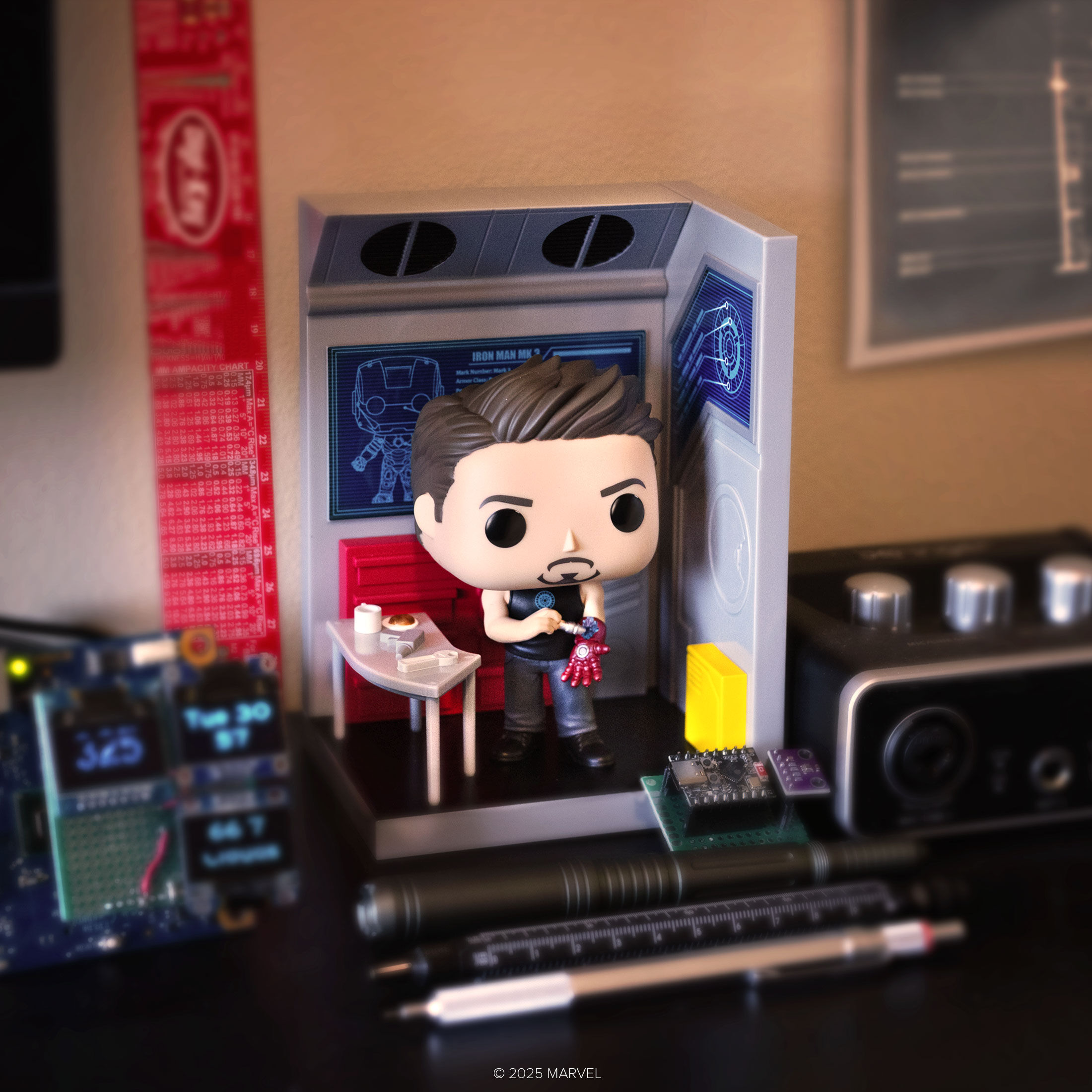 Pop! Nooks Tony Stark in his Workshop | Funko