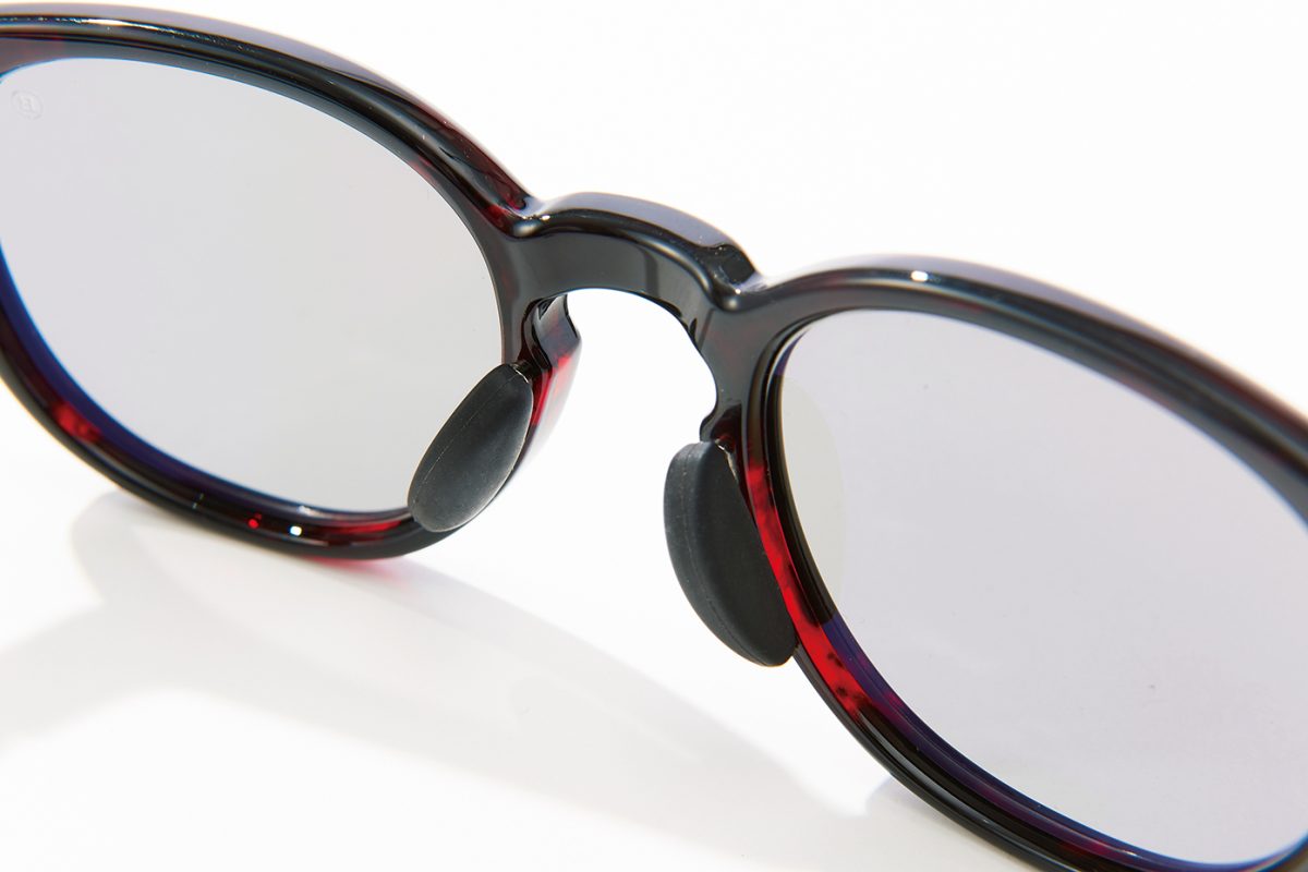 アイヴォル」×「ブリーフィング ゴルフ」のサングラス便利なサングラス