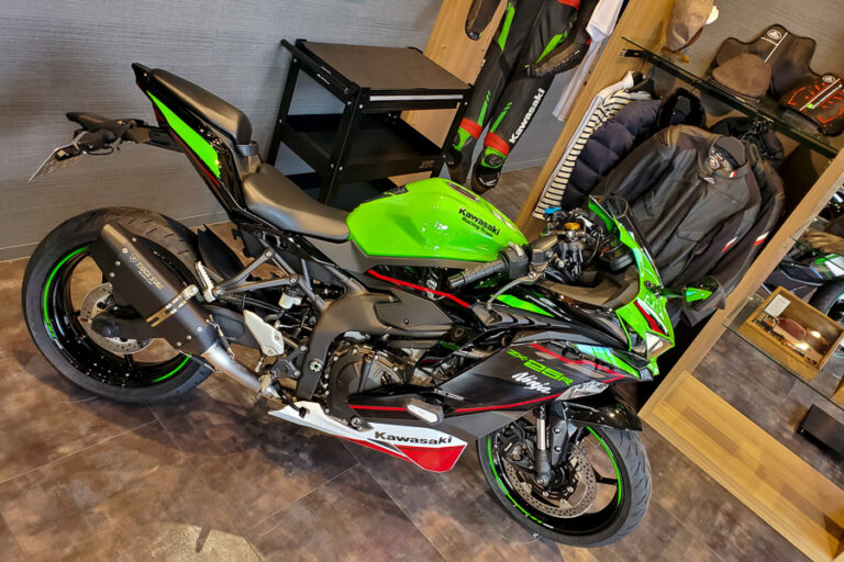 カワサキ Ninja ZX-25R SE KRT EDITION がキターー！（2022年モデル