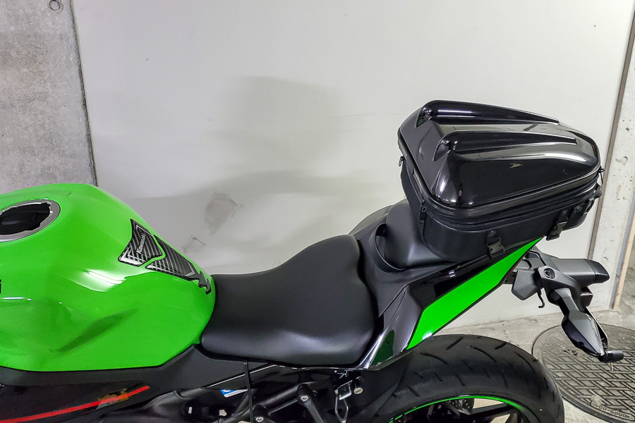 ZX-25R へのタナックス シェルシートバッグMT（MFK-238）の取り付け方