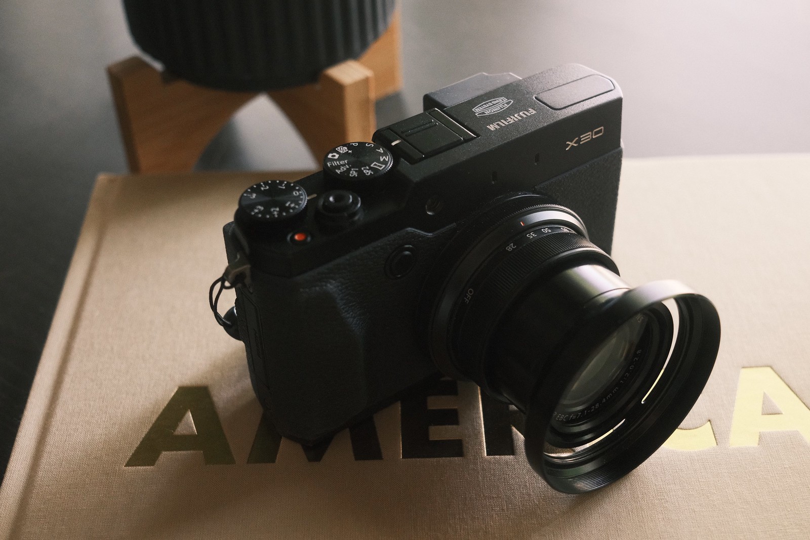 Fujifilm X30 — Fujifilm's Forgotten Retro Compact Zoom | FUJI X WEEKLY