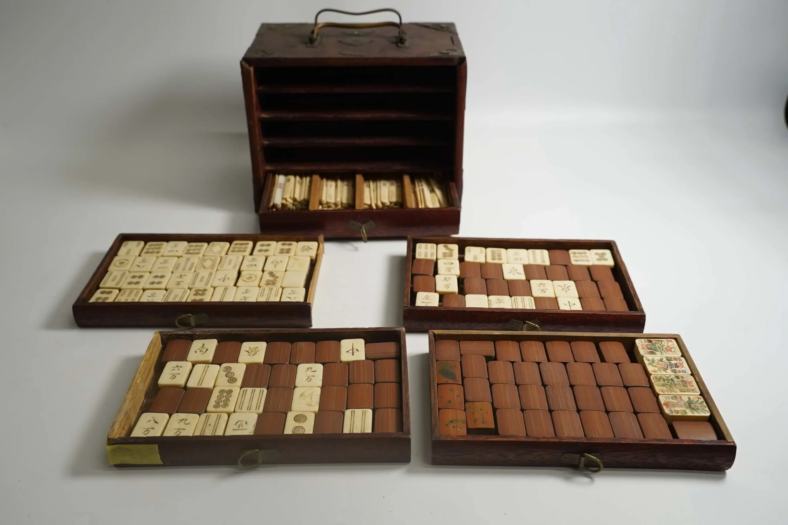 骨製の麻雀牌 | 福円堂の買取実績紹介｜福円堂｜骨董品・美術品 無料