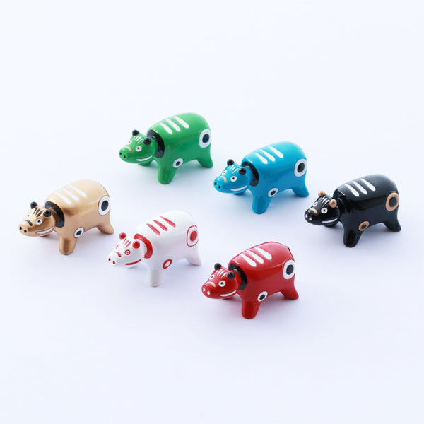 赤べこ カラーベコ 置き物 箸置き 楽天市場】赤ベコ箸置き（赤色） 2個