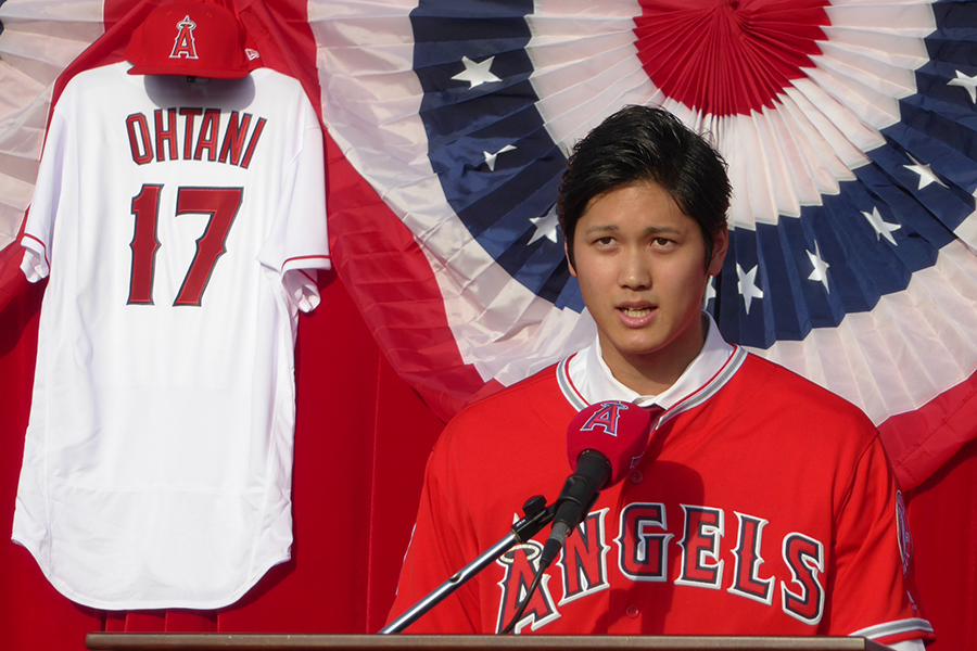 大谷翔平が入団会見、第一声で「ハイ、マイネーム・イズ・ショウヘイ