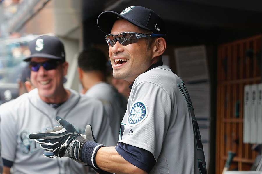 イチロー、付け髭でベンチに？ 変装姿が話題「ボビー・バレンタイン風