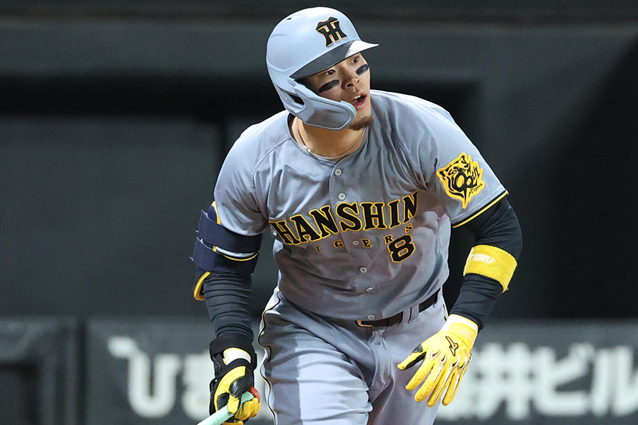 阪神・佐藤輝明、衝撃の1試合2発 本塁打レース独走の15号、年間39発