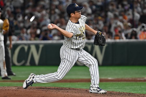 古田敦也氏が緊急登板…モルツ野球で捕手から交代、下手投げにスタンド