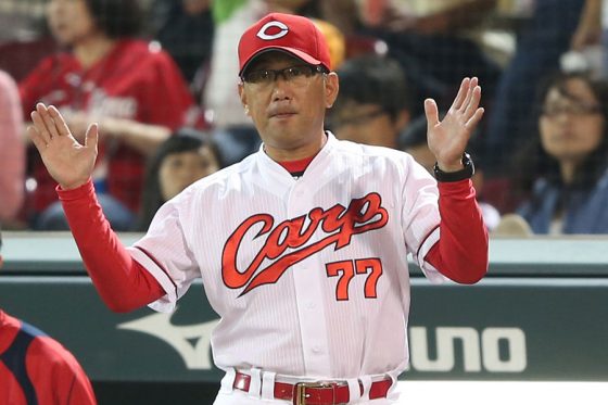 スタンドに渦巻く怒号の嵐… 