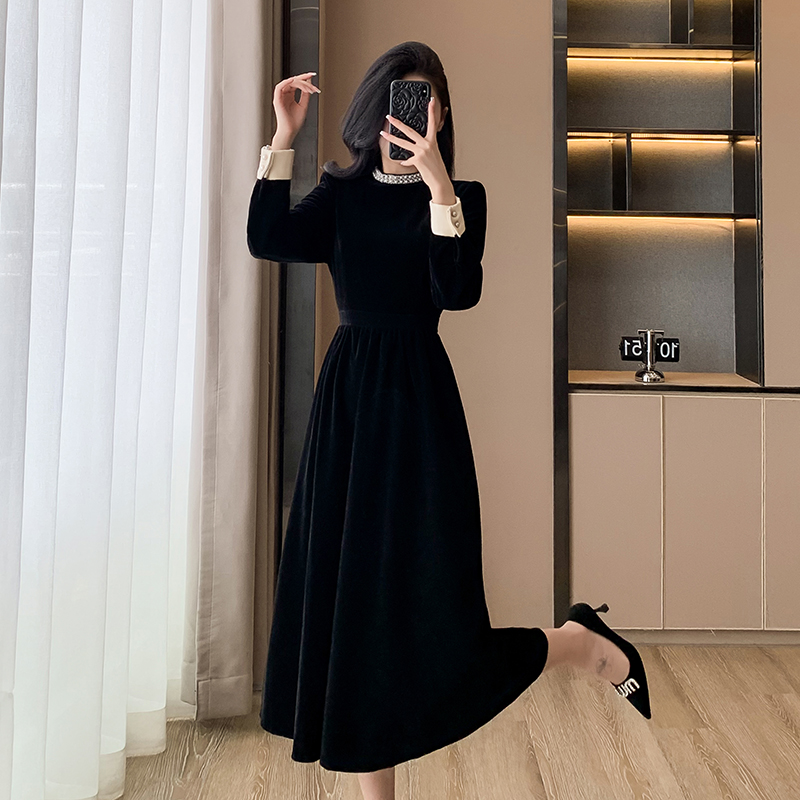 オケージョンワンピース クラシカル襟付きベルベットワンピース