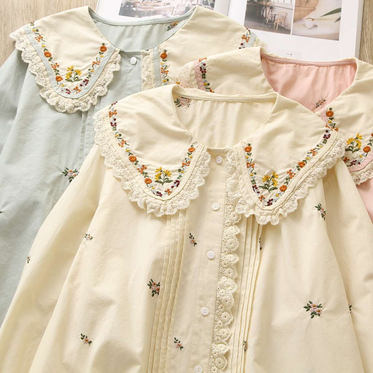 花刺繍レース襟ブラウス ブルベ夏|ブラウス専門通販 Illdome