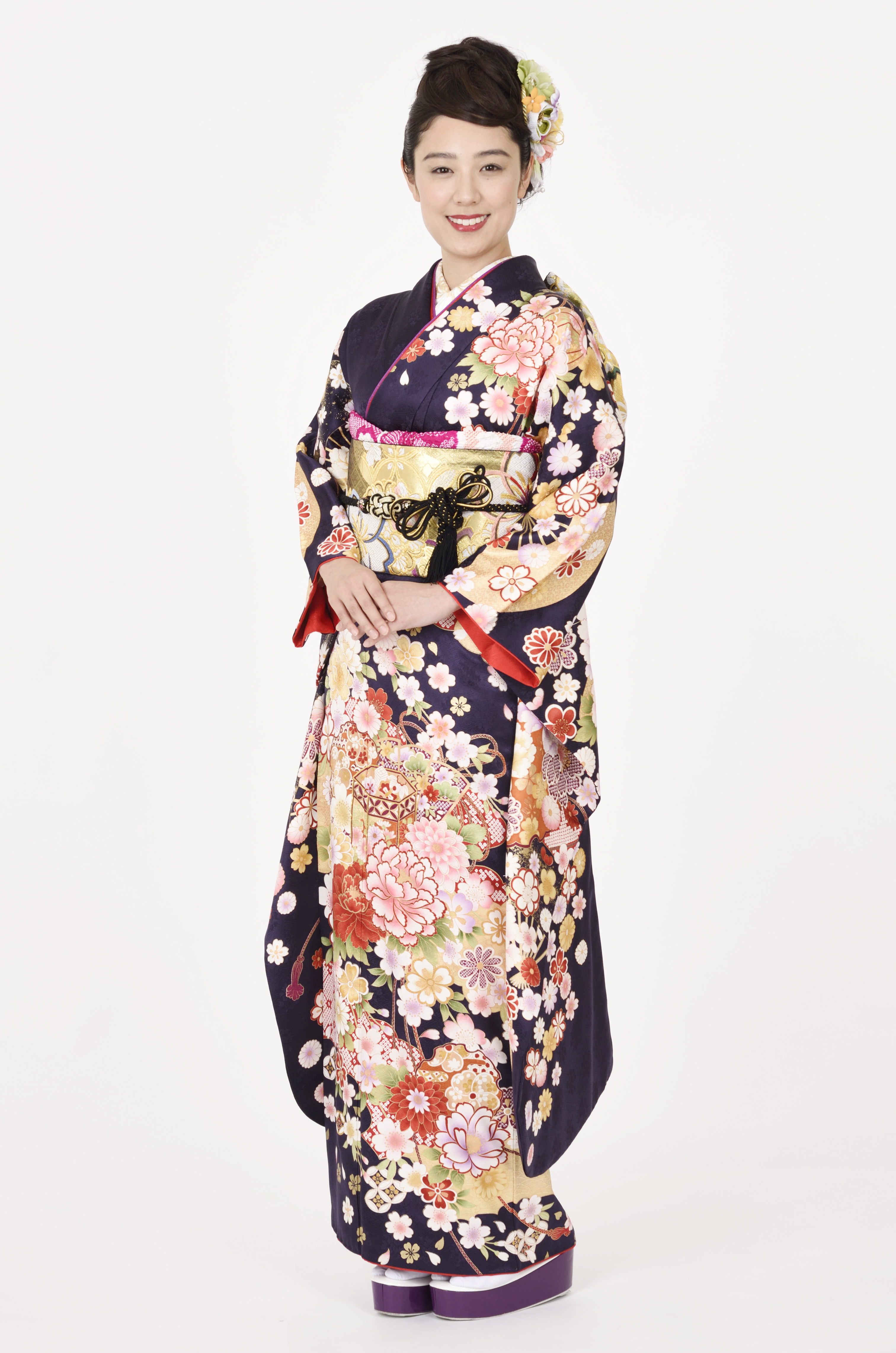 ☆紺地に扇子・雲取り・貝桶文様の牡丹柄振袖 | MK振袖スタイル | 振袖