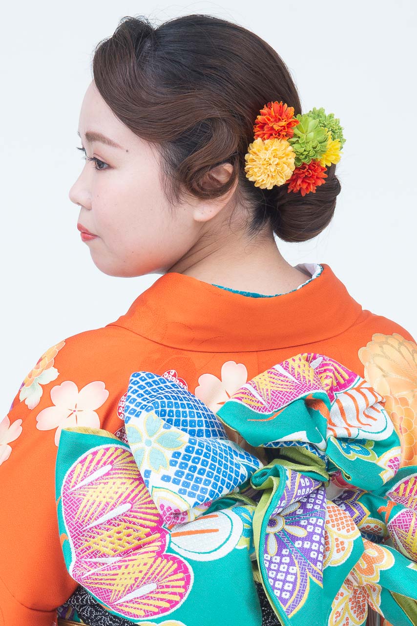 橙地に万寿菊華 - 振袖コレクション｜はたちの集い（成人式）振袖