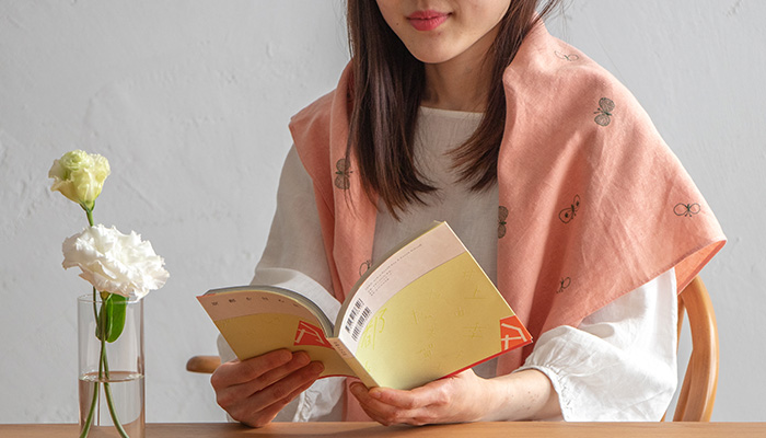 100 ミナ ペルホネン リネンエンブロL【箱入】choucho サーモンピンク