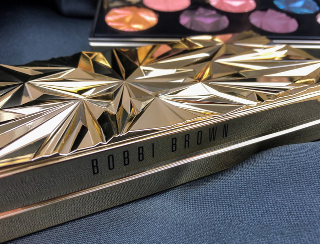 ボビイ ブラウン 2019クリスマスコフレ】万華鏡のようにきらめく