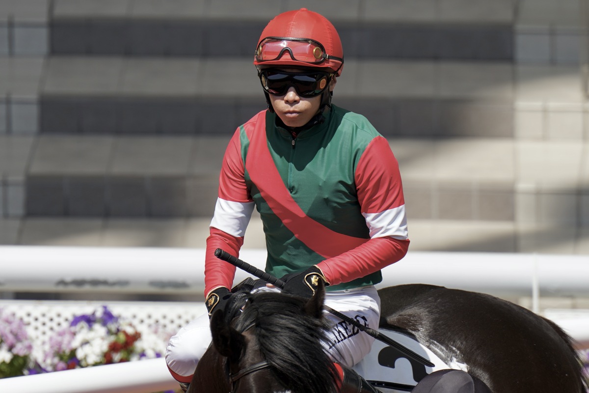 人気ジョッキーが「サイン転売」にブチキレ！武豊やC.ルメール、横山