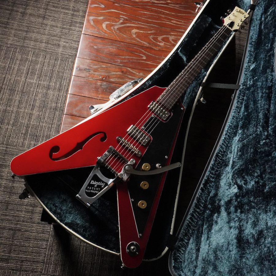 在庫情報/Blast Cult Hollow V Candy Apple Red w/Bigsby B7