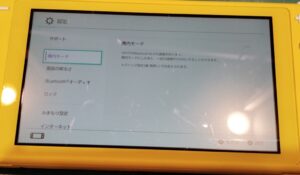 Switch Lite】画面がキズだらけになったスイッチライト、パネル交換