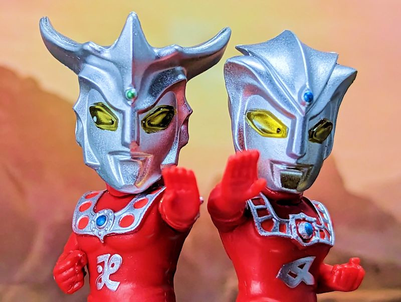 玩栗犬と、コンバージモーションウルトラマン レオ兄弟 | 玩栗犬 真